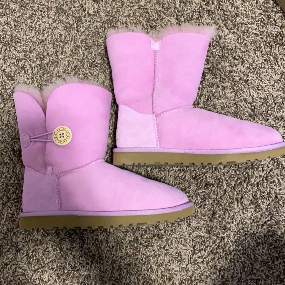 Ugg Bailey Button Women’s in Excellent Condition